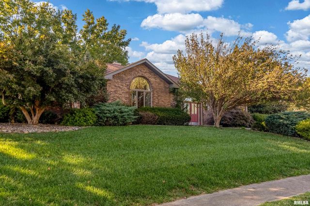 600 Deer Lake Drive West, Carbondale, IL 62901