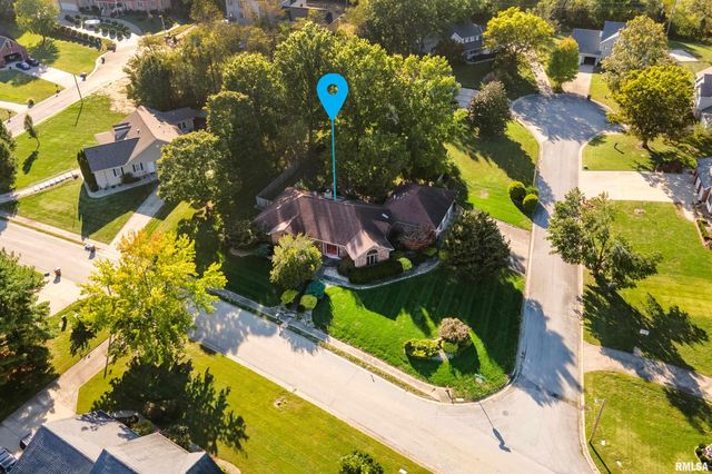 600 Deer Lake Drive West, Carbondale, IL 62901