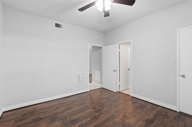 2626 Holly Hall 715, Houston, TX 77054