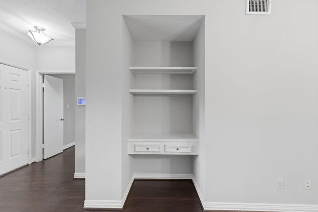 2626 Holly Hall 715, Houston, TX 77054