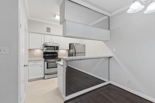 2626 Holly Hall 715, Houston, TX 77054