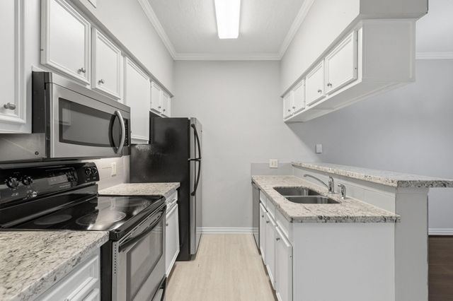 2626 Holly Hall 715, Houston, TX 77054