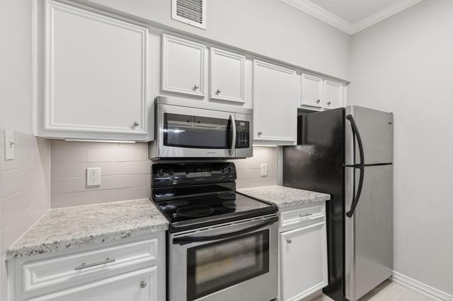 2626 Holly Hall 715, Houston, TX 77054