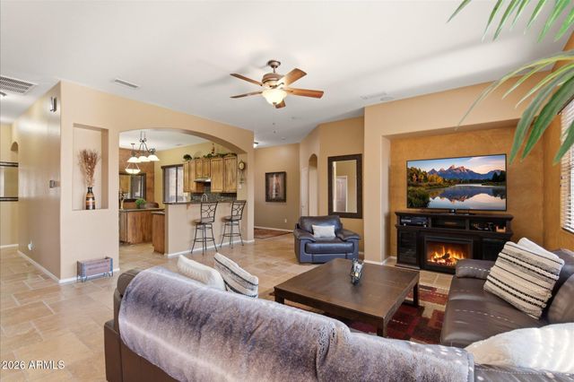 4821 E KIRKLAND Road, Phoenix, AZ 85054