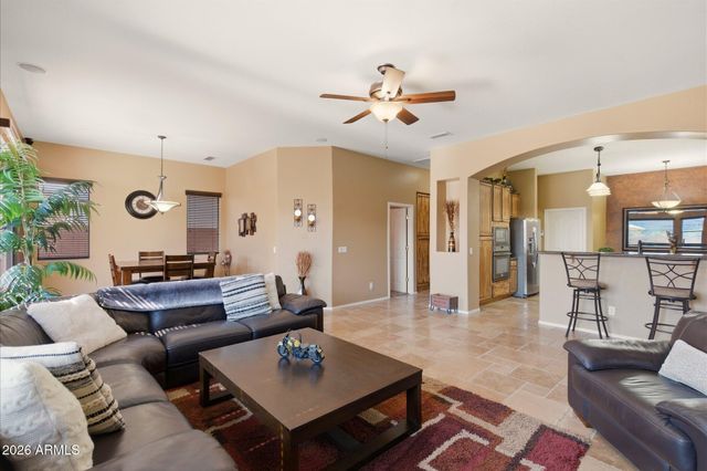 4821 E KIRKLAND Road, Phoenix, AZ 85054