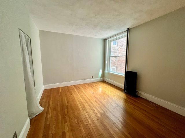 138 Fuller St 3, Brookline, MA 02446