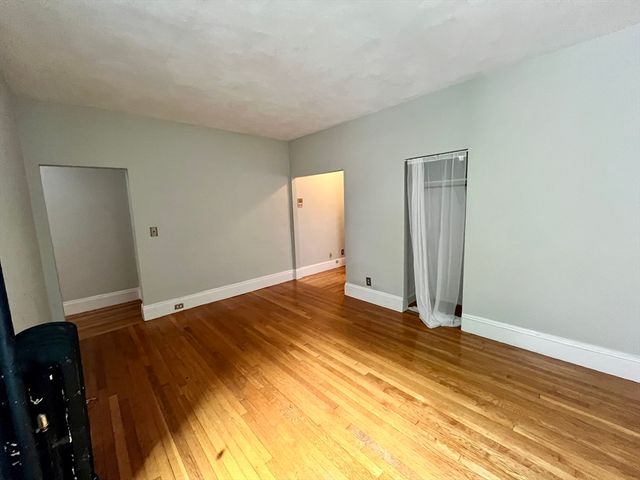 138 Fuller St 3, Brookline, MA 02446