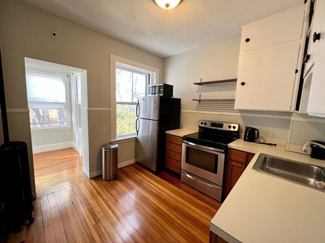 138 Fuller St 3, Brookline, MA 02446