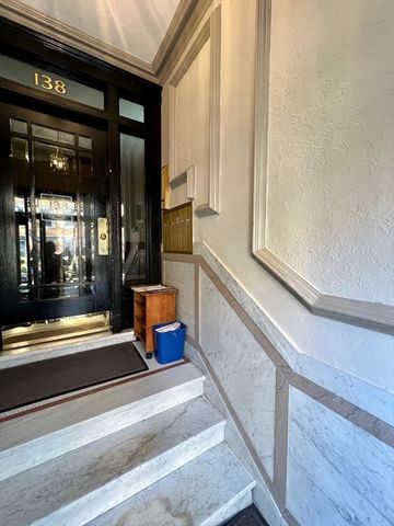 138 Fuller St 3, Brookline, MA 02446
