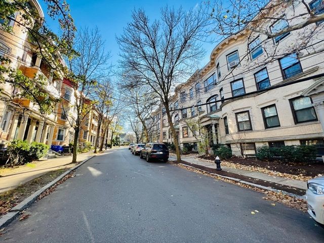 138 Fuller St 3, Brookline, MA 02446