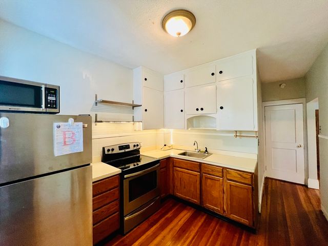 138 Fuller St 3, Brookline, MA 02446