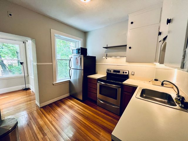 138 Fuller St 3, Brookline, MA 02446