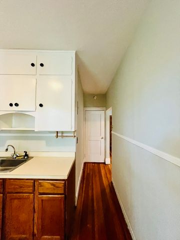 138 Fuller St 3, Brookline, MA 02446