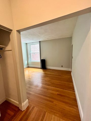 138 Fuller St 3, Brookline, MA 02446