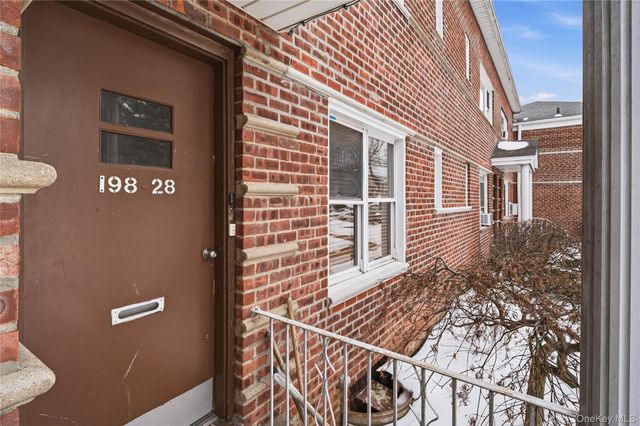 198-28 Pompeii Avenue 2, Holliswood, NY 11423