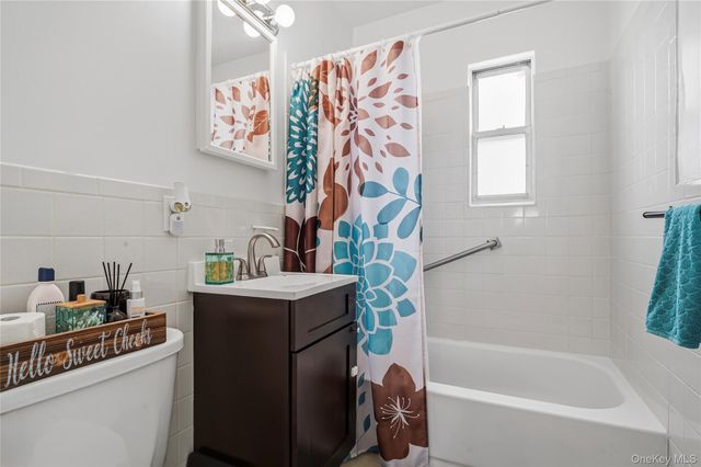 198-28 Pompeii Avenue 2, Holliswood, NY 11423