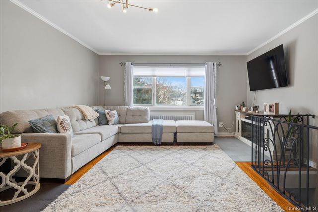 198-28 Pompeii Avenue 2, Holliswood, NY 11423