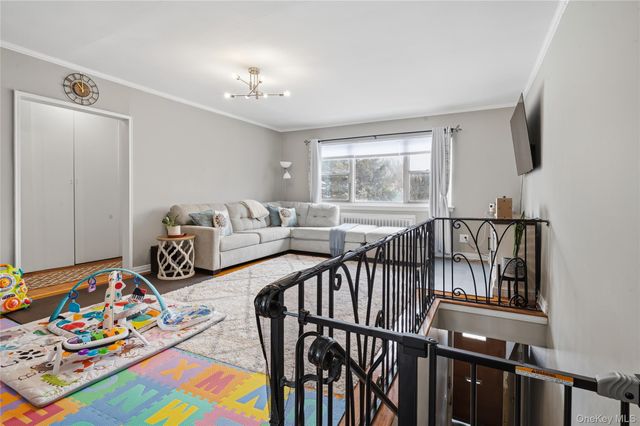 198-28 Pompeii Avenue 2, Holliswood, NY 11423