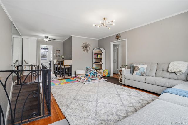 198-28 Pompeii Avenue 2, Holliswood, NY 11423