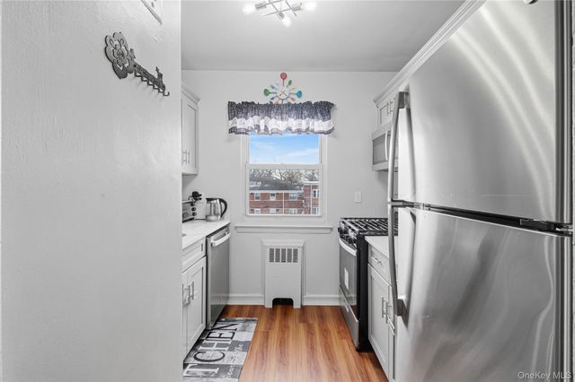 198-28 Pompeii Avenue 2, Holliswood, NY 11423