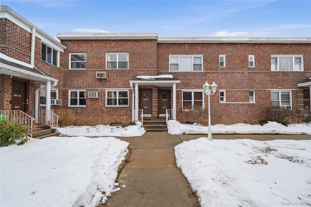 198-28 Pompeii Avenue 2, Holliswood, NY 11423