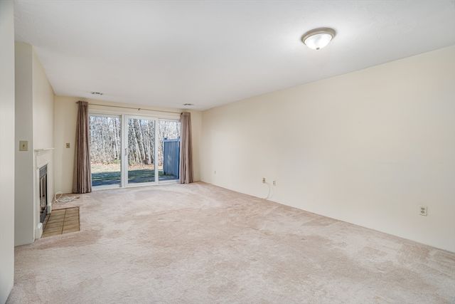 303 Ridgefield Cir A, Clinton, MA 01510