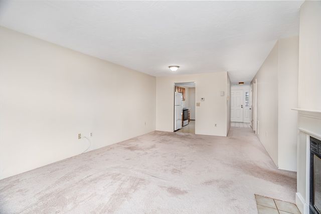 303 Ridgefield Cir A, Clinton, MA 01510