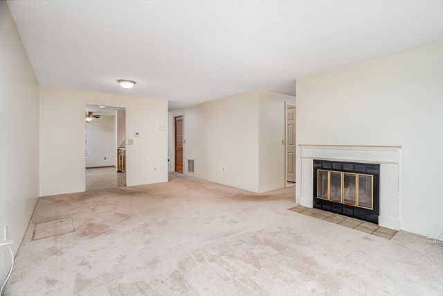 303 Ridgefield Cir A, Clinton, MA 01510