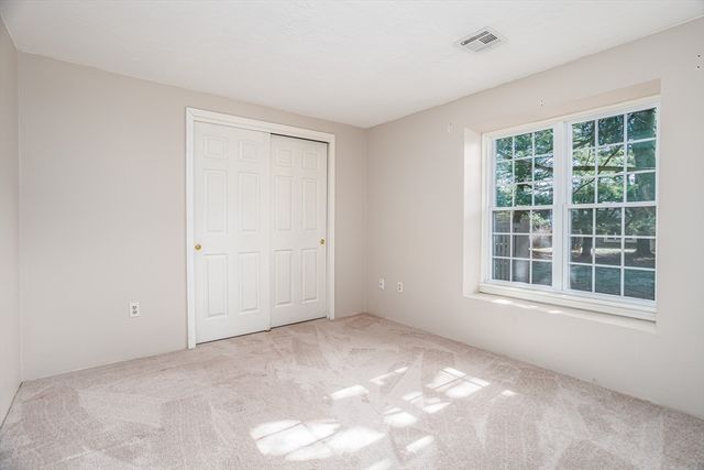 303 Ridgefield Cir A, Clinton, MA 01510