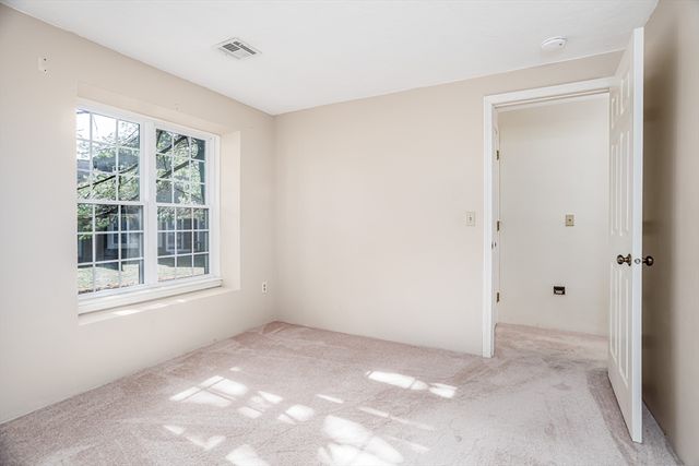 303 Ridgefield Cir A, Clinton, MA 01510