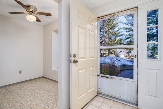 303 Ridgefield Cir A, Clinton, MA 01510
