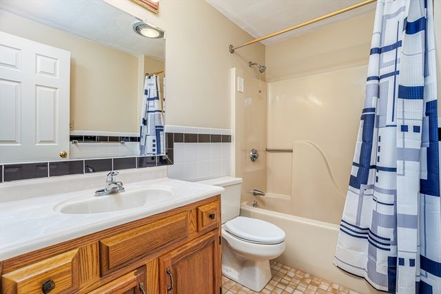 303 Ridgefield Cir A, Clinton, MA 01510