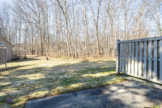 303 Ridgefield Cir A, Clinton, MA 01510