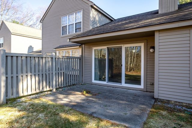 303 Ridgefield Cir A, Clinton, MA 01510