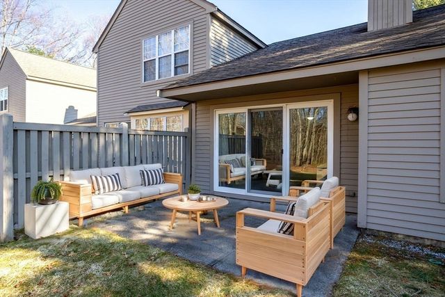 303 Ridgefield Cir A, Clinton, MA 01510