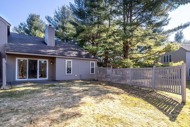 303 Ridgefield Cir A, Clinton, MA 01510