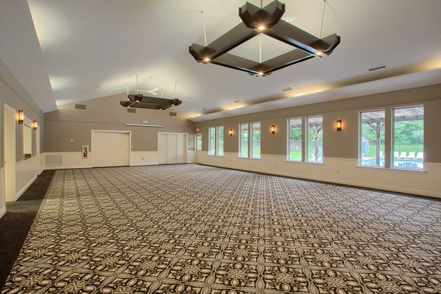 303 Ridgefield Cir A, Clinton, MA 01510