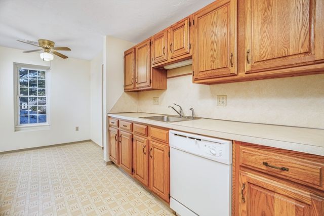 303 Ridgefield Cir A, Clinton, MA 01510