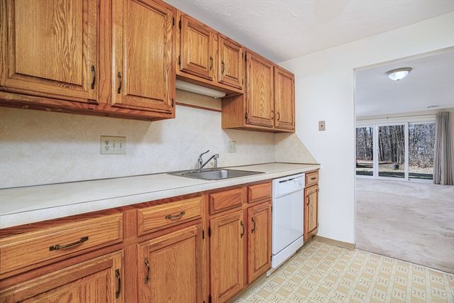 303 Ridgefield Cir A, Clinton, MA 01510