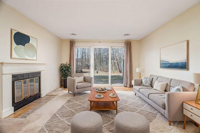 303 Ridgefield Cir A, Clinton, MA 01510