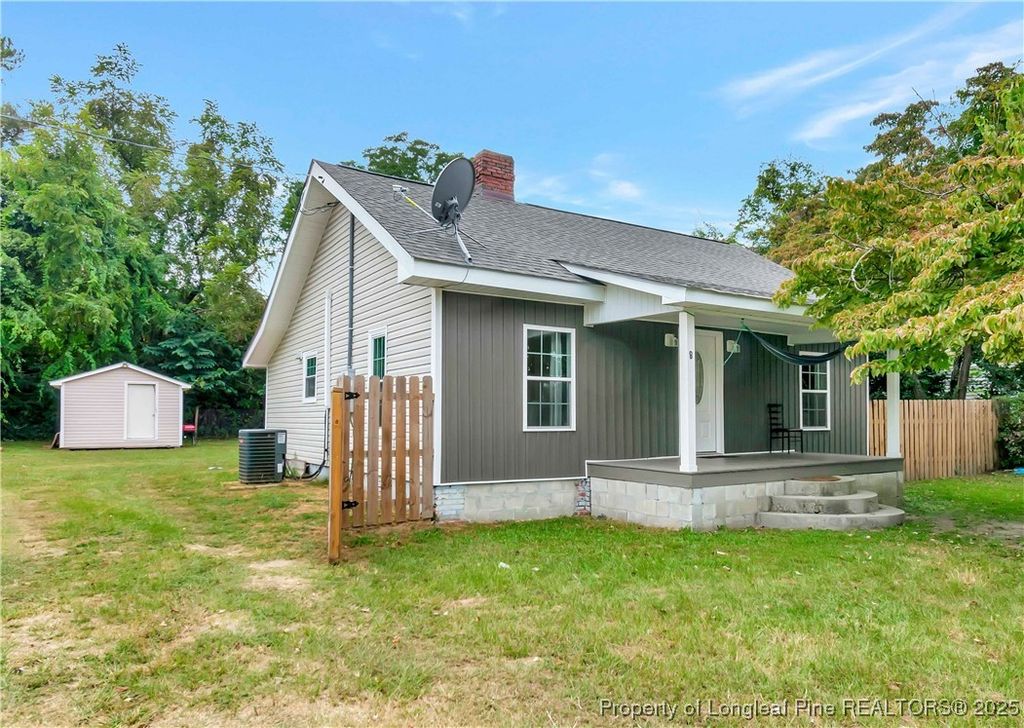 8 Front Street, Red Springs, NC 28377