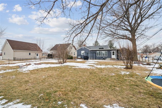 348 24th Avenue SW, Cedar Rapids, IA 52404