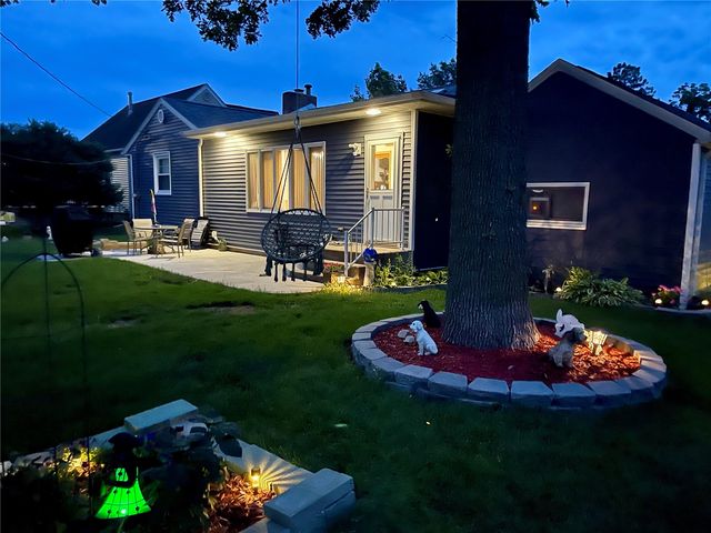 348 24th Avenue SW, Cedar Rapids, IA 52404