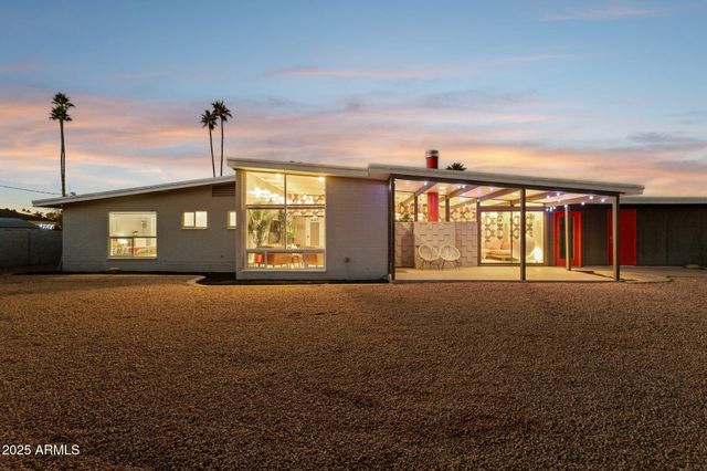 2055 W WINDSOR Avenue, Phoenix, AZ 85009