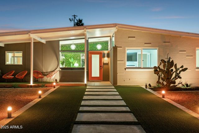 2055 W WINDSOR Avenue, Phoenix, AZ 85009