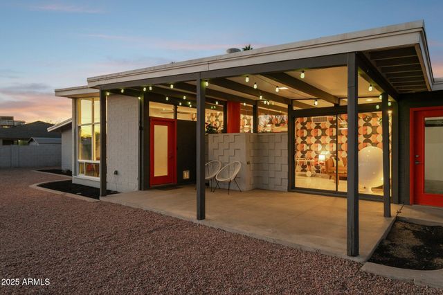 2055 W WINDSOR Avenue, Phoenix, AZ 85009