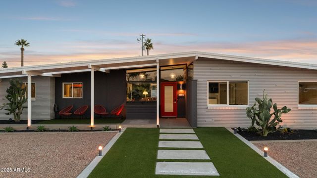 2055 W WINDSOR Avenue, Phoenix, AZ 85009