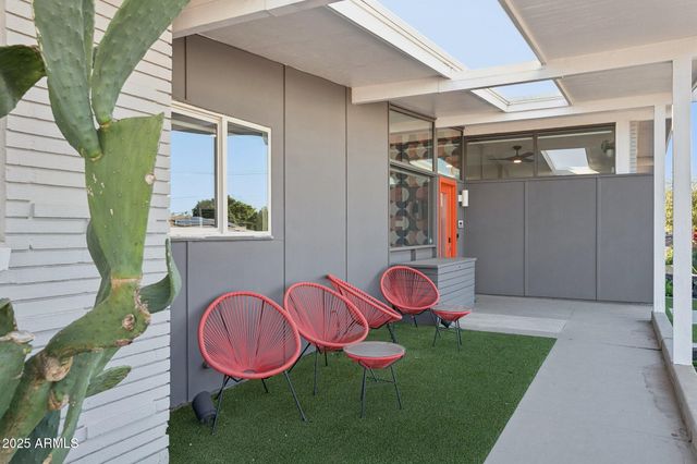 2055 W WINDSOR Avenue, Phoenix, AZ 85009