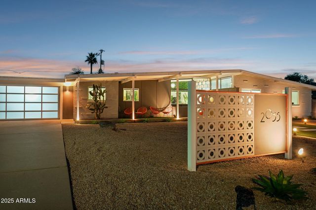 2055 W WINDSOR Avenue, Phoenix, AZ 85009