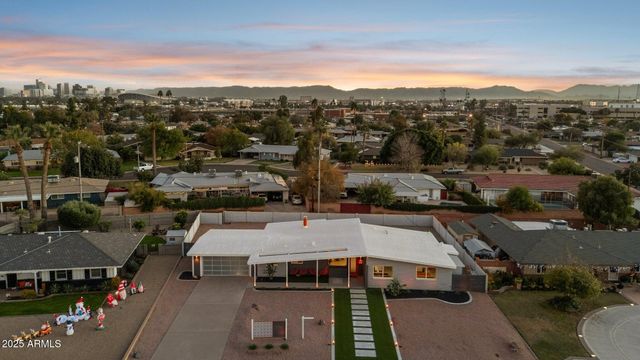 2055 W WINDSOR Avenue, Phoenix, AZ 85009